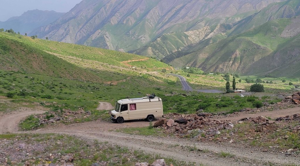 Elternzeit im Wohnmobil: 3,5 Monate, ein Baby und der alte Krankenwagen, der alles mitmacht