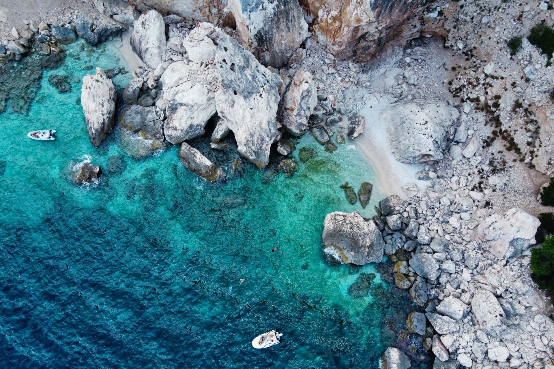 Wohnmobil Reiseabenteuer: Fähren-Preisguide für Sardinien, Island und Texel