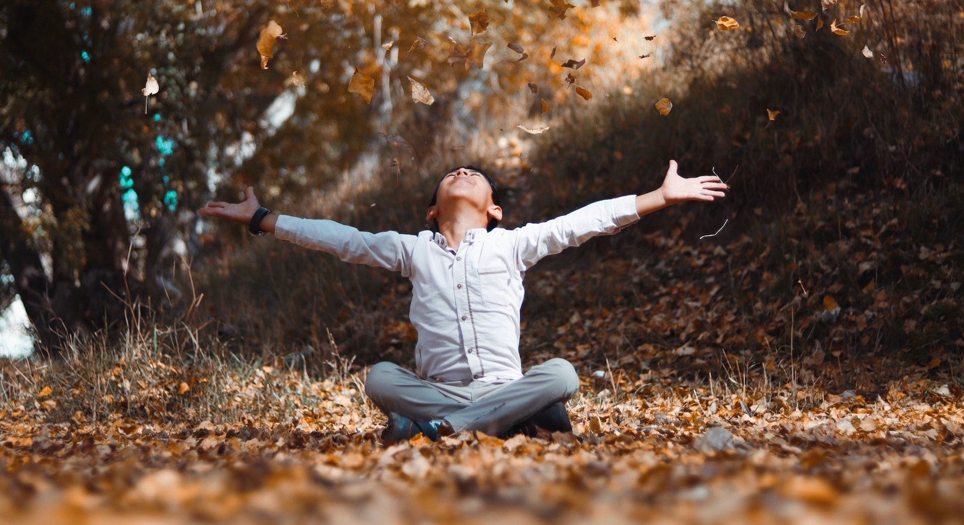 Familien-Campingurlaub in NRW:  Wohnwagen am See, Herbstsonne genießen!