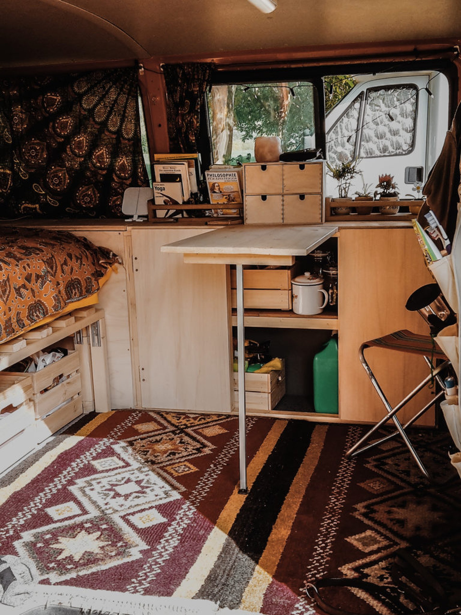 VW T5 ausbauen - Van Ausbau mit Holz