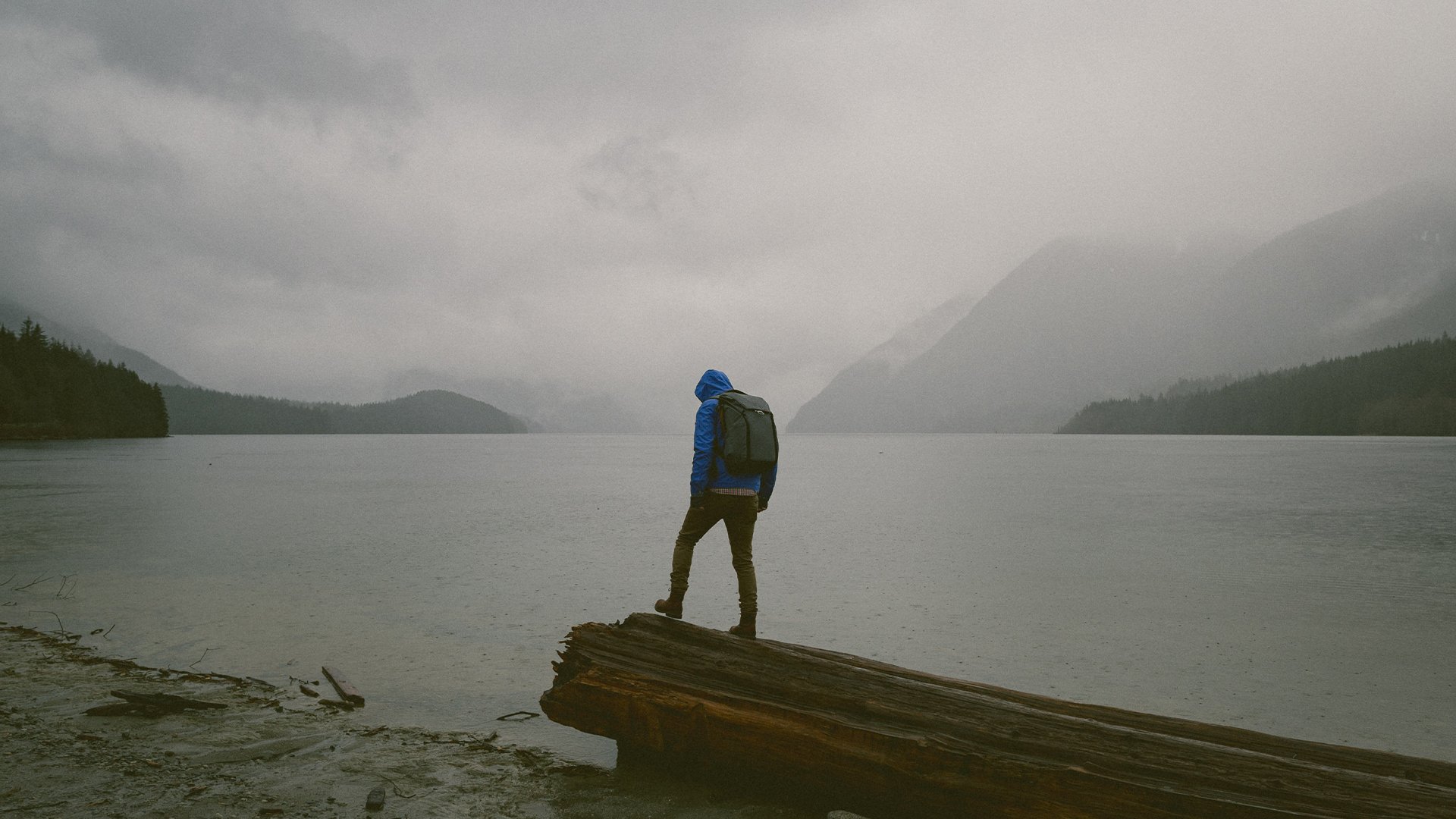 Camper header: Storm op komst? Tips voor met de camper