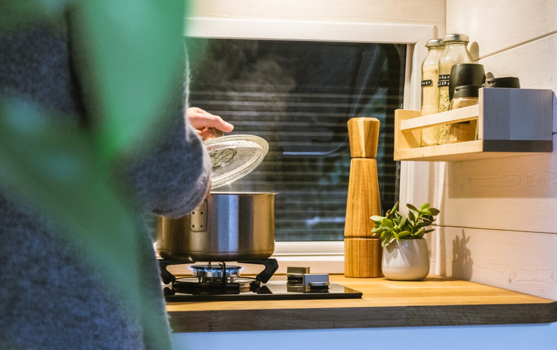 Wohnmobil am See: Deine unverzichtbare Campingausrüstung für entspannte Urlaubstage!