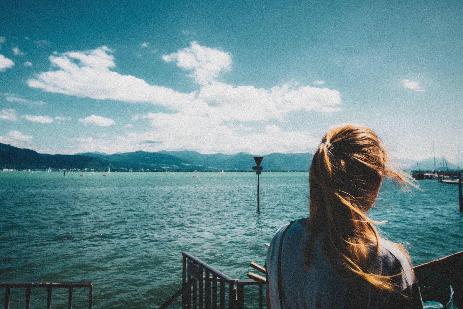 Bodensee Österreich Sommerurlaub Campingurlaub am See Frau mit blonden Haaren