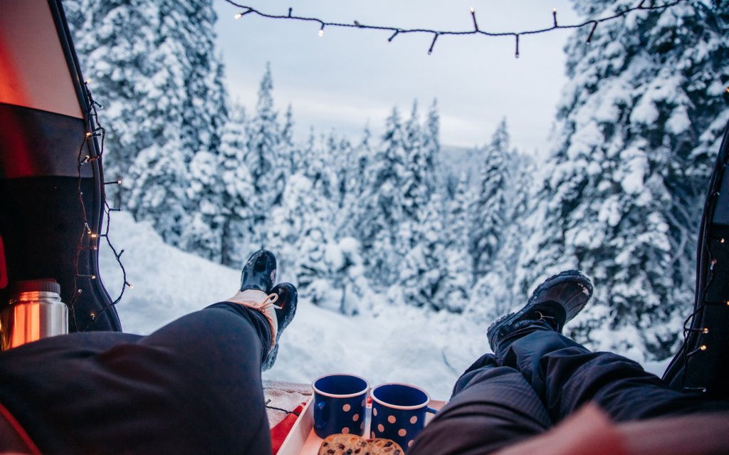 Camping Header: Welche Ausrüstung brauchst du fürs Wintercamping?