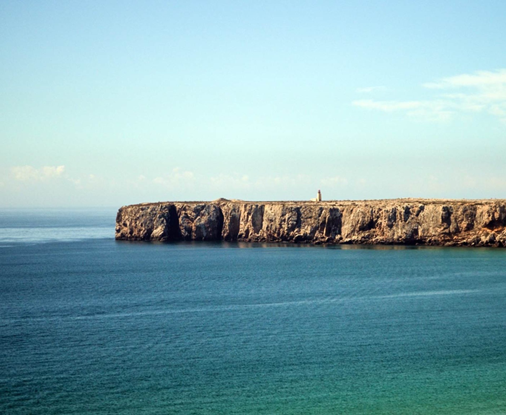 Felsen und Leuchtturm in Sagres Algarve Portugal Reisefotografie Paulcamper