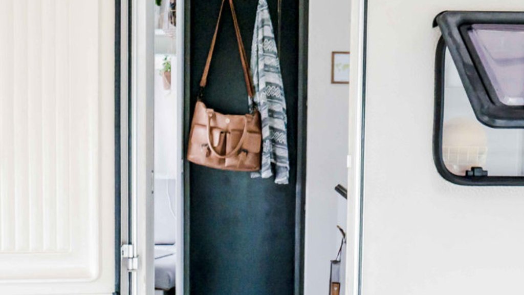 Camper header: 5 vragen aan…Charlotte van Caravanity.nl