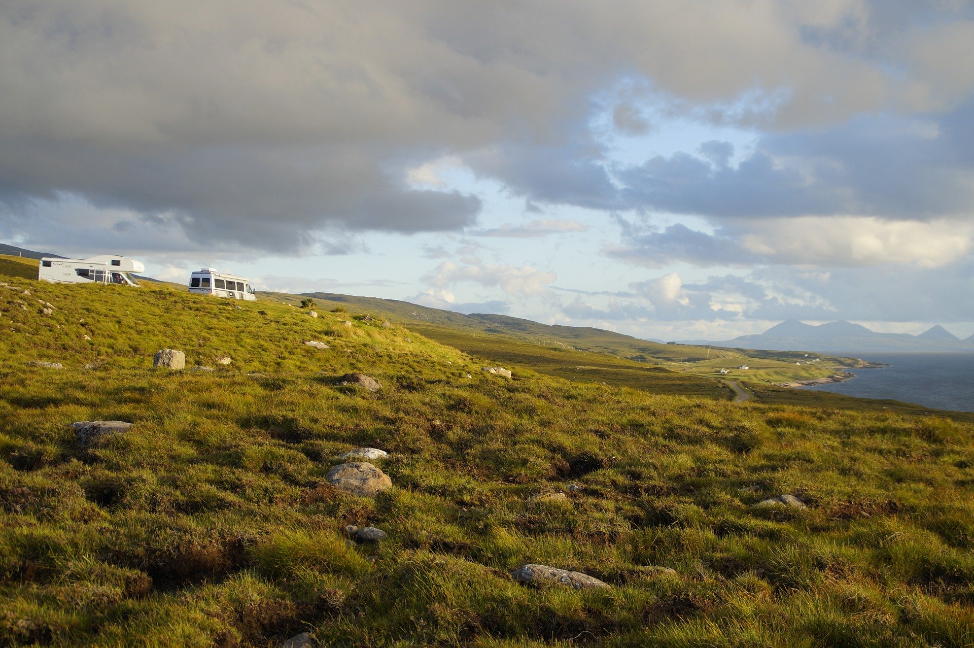 Wohnmobil Sonnenuntergang Meer Berge See