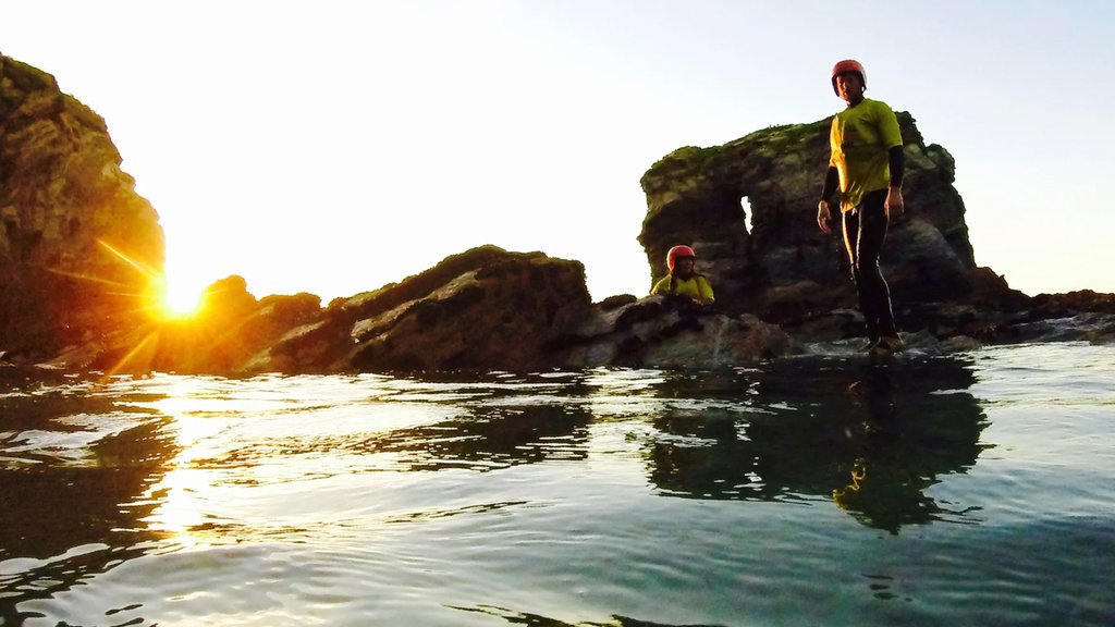 Adrenalin pur! Canyoning & Coasteering Abenteuer in beeindruckender Natur.