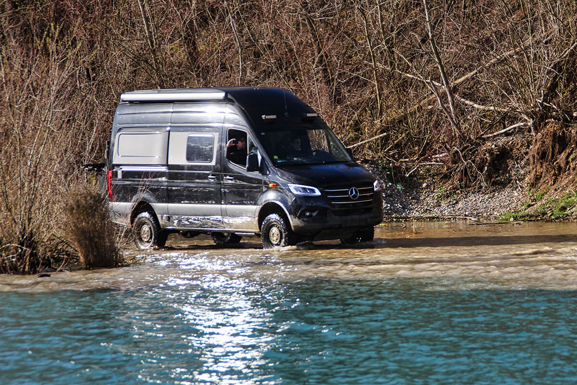 Avontuurlijk offroad kamperen: ontdek ruige terreinen met een 4×4-camper