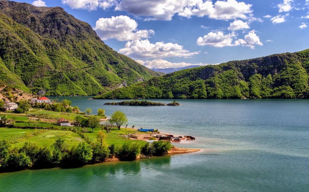 Albanien Campingurlaub: Wunderschöne Stellplätze & Natur!