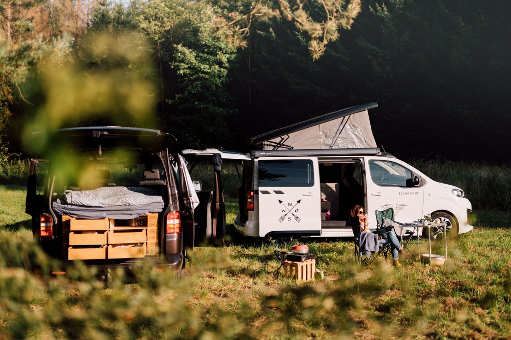 Camping Header: 7 coole Camper für den Herbsturlaub zum Mieten von PaulCamper