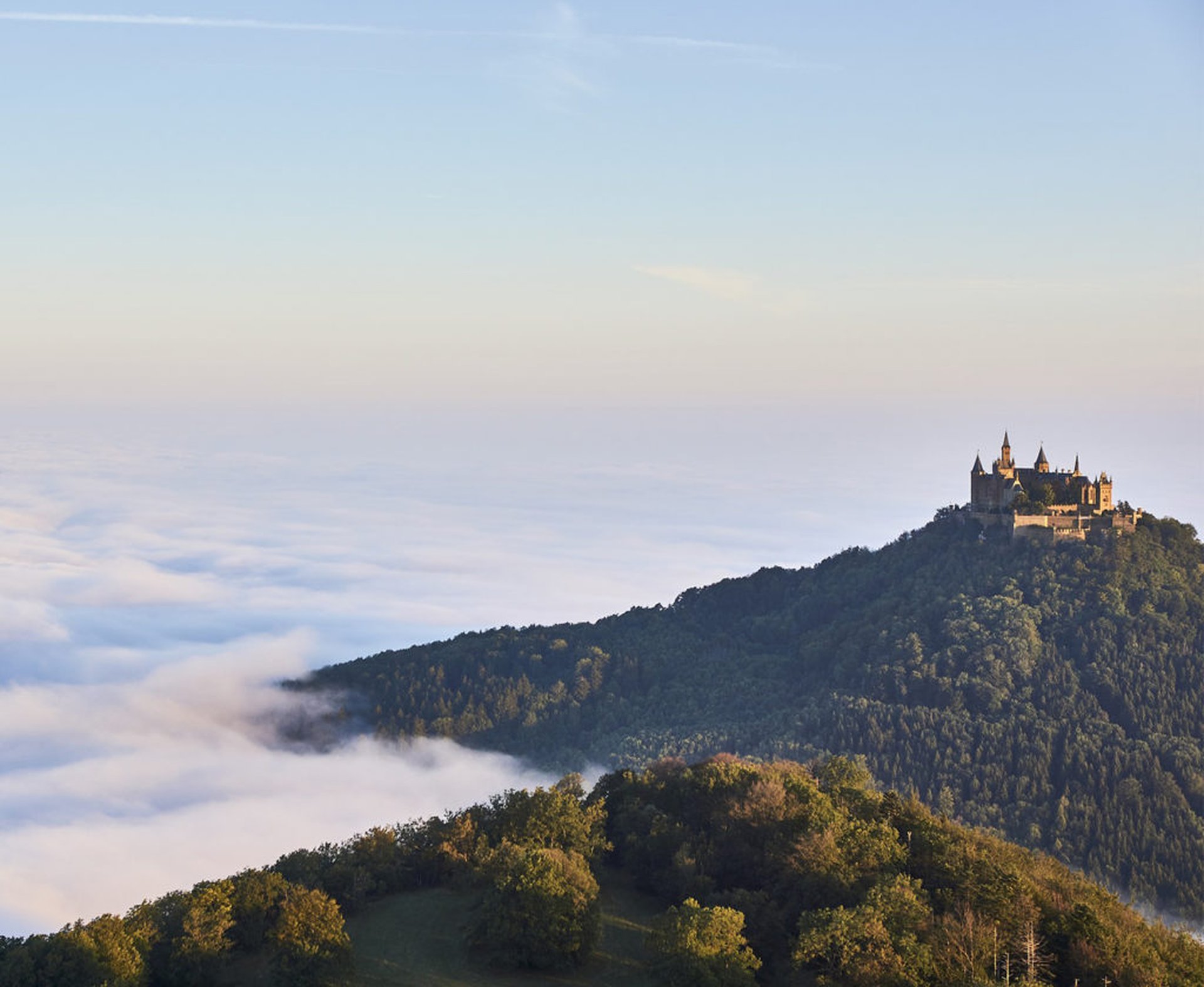 Slot Hohenzollern, bergen, kasteel, woud, lucht, wolken, uitzicht