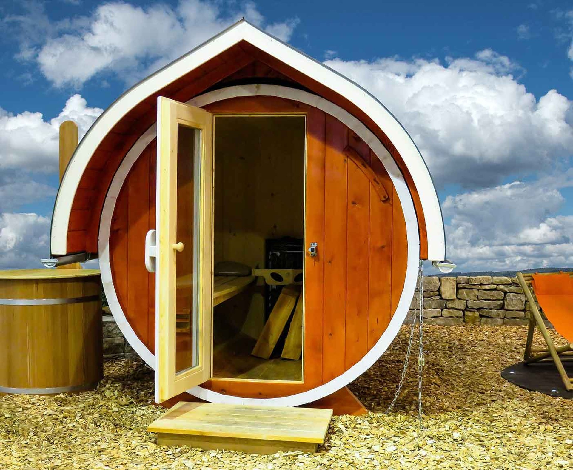 Sauna in der Natur luxuriös glamourös wellness spa Glamping in Europa mit PaulCamper