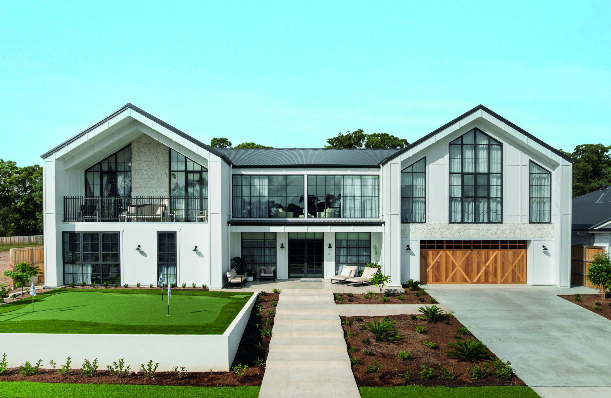 The Morley 2.0’s dramatic cathedral ceilings soar to 6.5 metres, requiring a combination of structural steel and frames made from TRUECORE® steel to bring the design to life. Large structural beams provide the primary load-bearing support, while frames made from TRUECORE® steel supports accuracy and consistency for a build of this size.