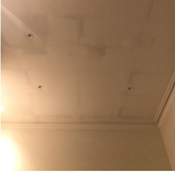 poor insulation installation example It’s also worth noting that ghosting can occur in any home – including those with timber framing – if insulation is poorly installed. Gaps in insulation can create cold spots that attract dust, as shown in this timber-framed ceiling (Figure 4). Ensuring insulation is correctly installed without gaps is the best way to avoid this.