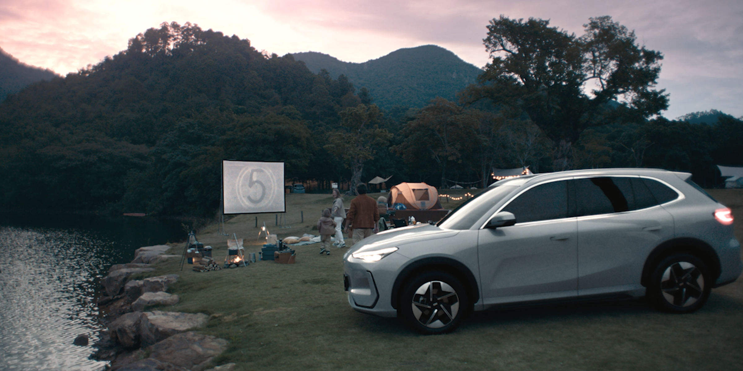 Vehicle-to-Load capability providing up to 3.3 kW power