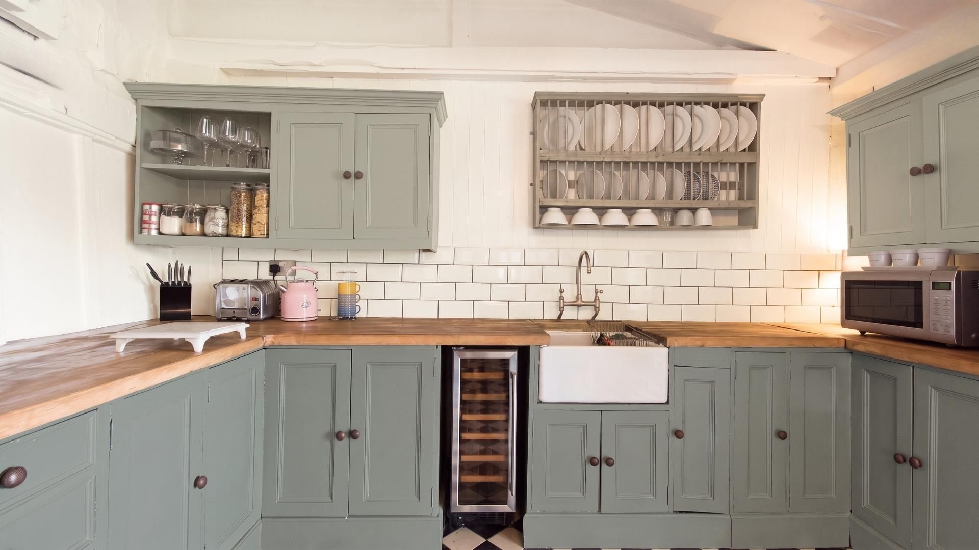 https://a-ap.storyblok.com/f/3000981/1920x1080/8a39bb3354/kitchen-connect-1.jpg