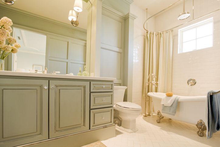https://a-ap.storyblok.com/f/3000981/724x483/099b5c4b56/repainting-bathroom-01.jpg
